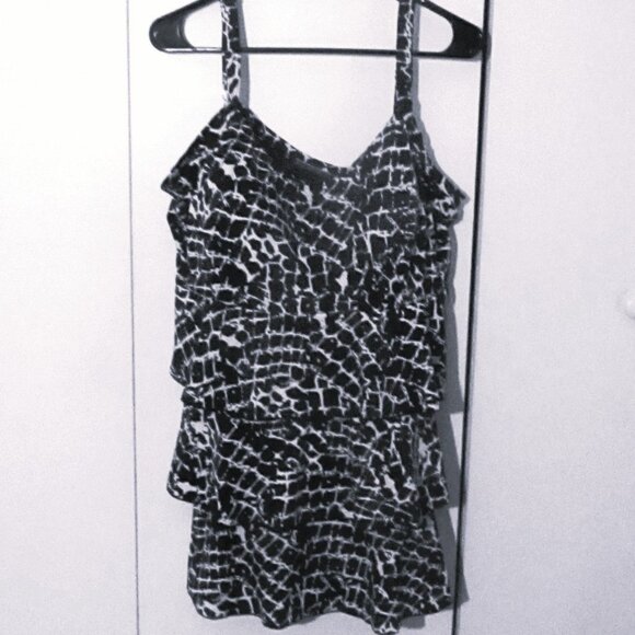 Avenue Womens 2-Piece Swimsuit Size 26 Tiered RuffleTop High Waist Bottom Black - Picture 2 of 3